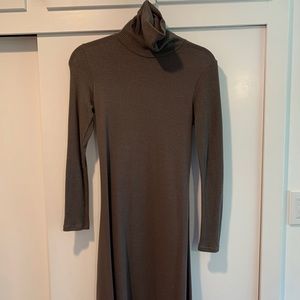 Knee-length sweater dress